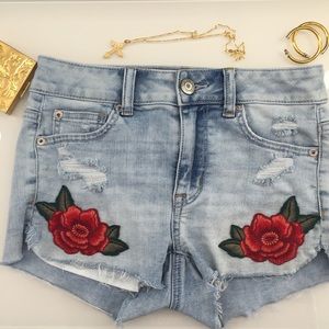 ‼️SOLD‼️Rose embroidered denim shorts